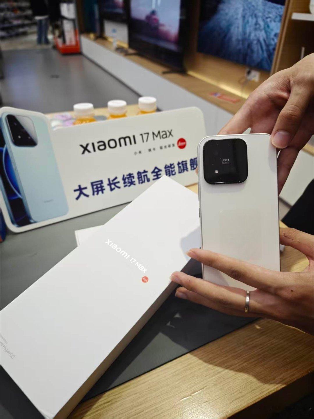 买小米17Max还是iPhone小米始终以亲民初心深耕国货科技，用极致性价比打破