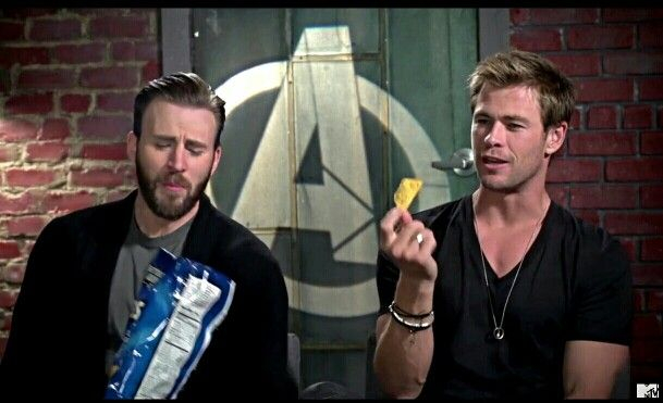 抖森边骑边吃零食  回味初恋味道！【呆瓜独家报道】漫威男神「抖森」Tom Hid