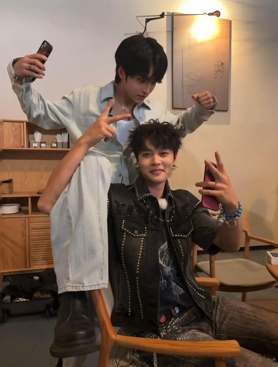 柯淳邵子恒有自己的睡前小把戏一路繁花 在《一路繁花》里，柯淳和邵子恒简直是“活宝