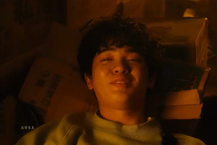 原来亲眼看到妈妈一生是这种感觉 没想到妈妈年轻的时候也很飒，骑着摩托风风火火，完