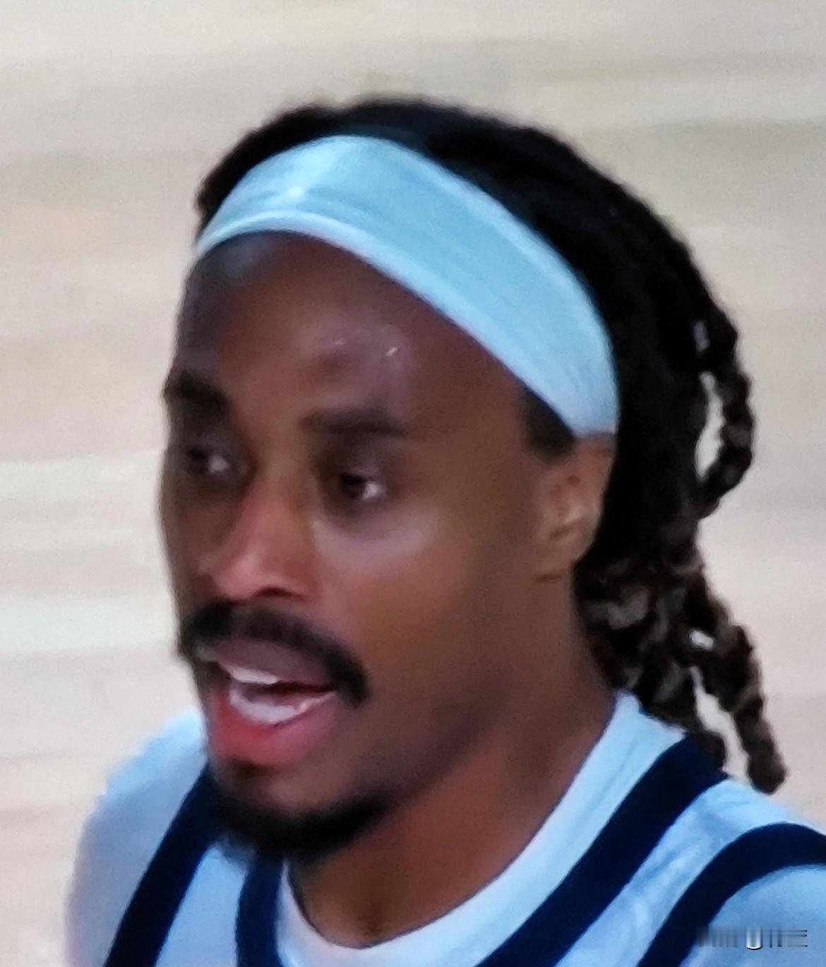 东阳光主场轻取吉林，
两虎狭路相逢勇者胜。

广东东阳光队去到山东取得一胜一负的