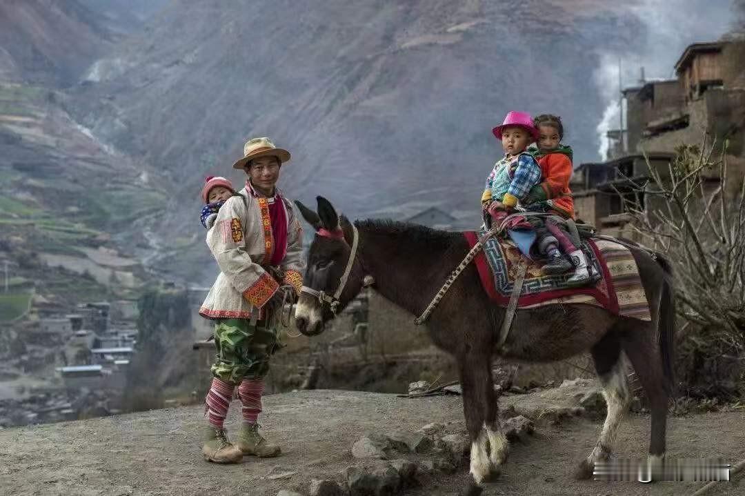 【十年乡野行・影像记乡愁】
省女摄协副主席刘莉乡土纪实摄影现场图片导览，讲述十年