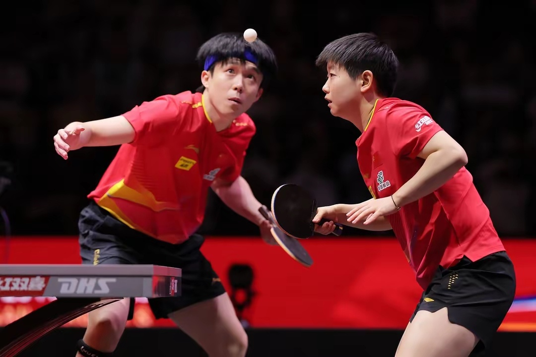 混团世界杯：王楚钦/孙颖莎3-0户上隼辅/张本美和，国乒3比0领先国乒乒乓球 1