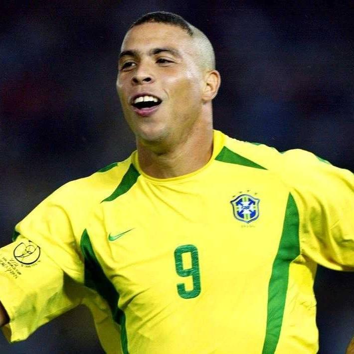 世界足坛两支梦之队433PK，谁会赢？
门将：雅辛
后卫：马尔蒂尼、巴雷西、卡纳