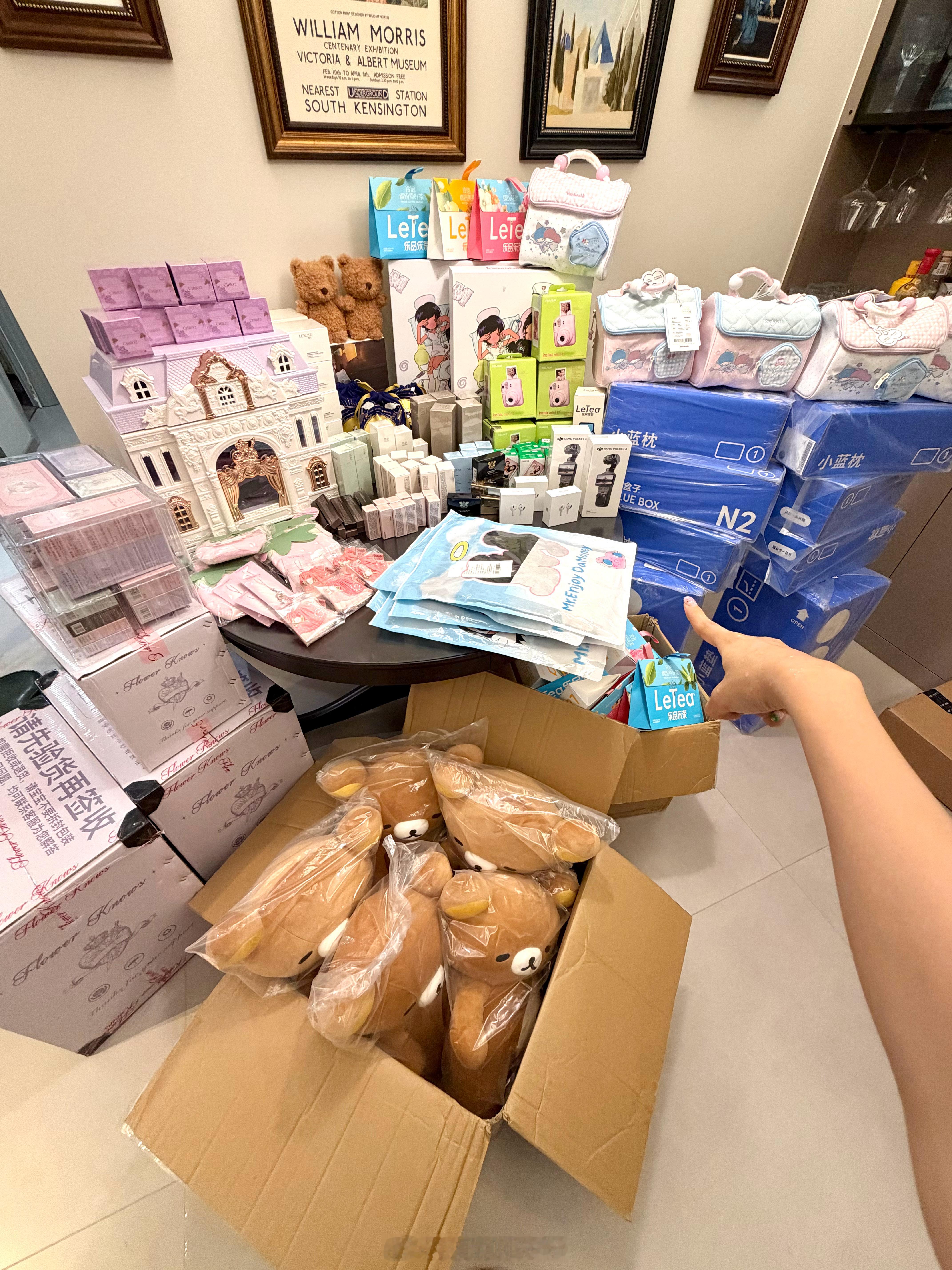 200w快乐！礼物已准备好！明天会发视频介绍！抽奖也会在这个国庆内抽！ ​​​
