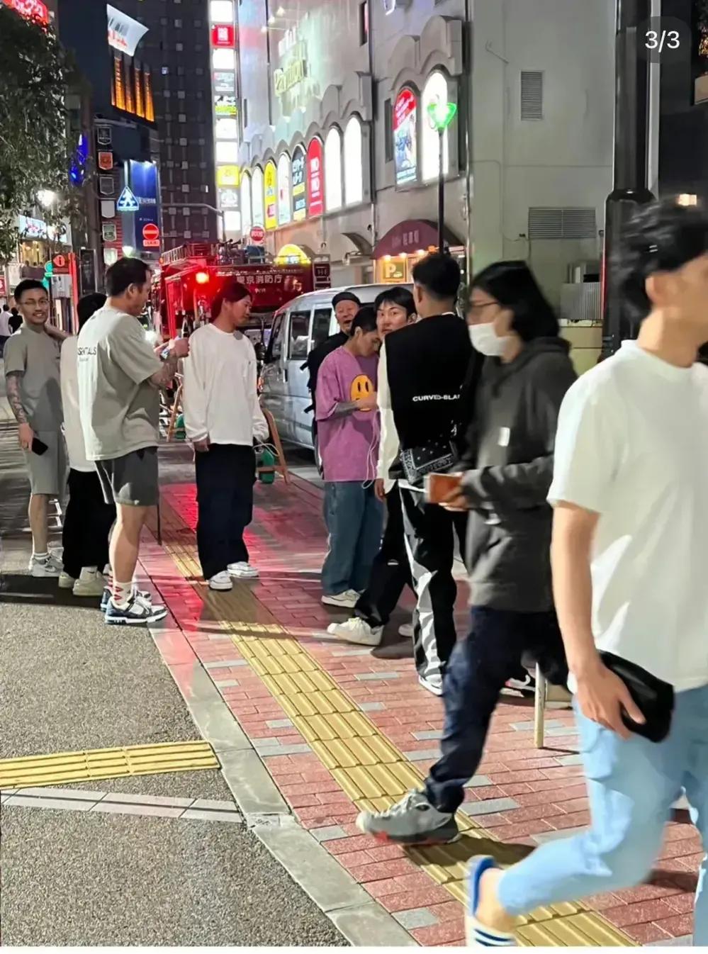 秦奋到底有多高？有人说他和郭敬明一样高，郭敬明是155，秦奋应该比郭敬明高。

