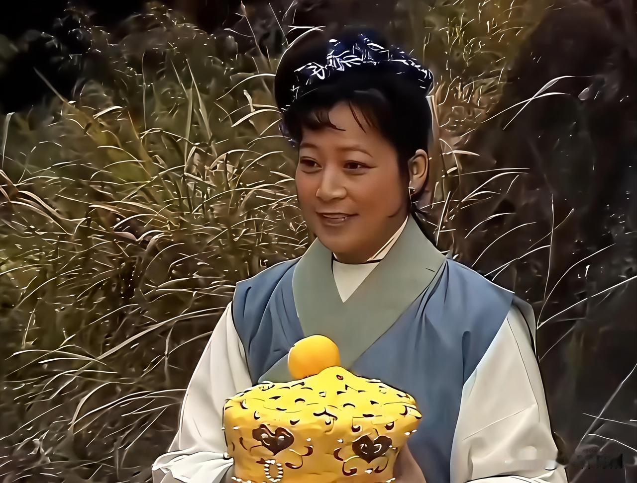 赠帽老妇人，是由观音菩萨所化，其目的是为了帮助唐僧约束孙悟空，她年迈苍老，慈眉善