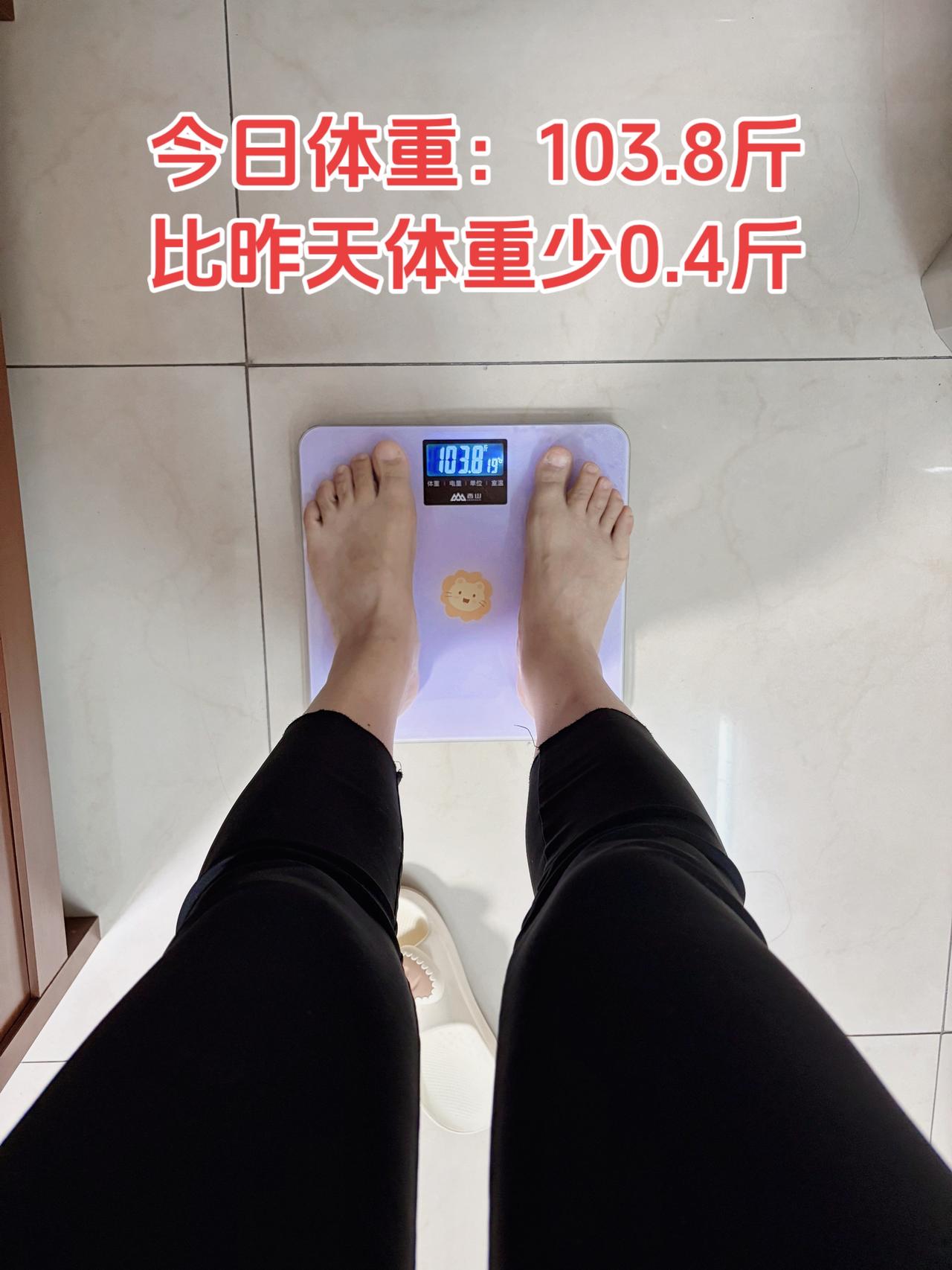 自律减脂健康餐，目标95斤，加油
今日减脂早餐：红薯+鸡蛋+番茄+腰果+豆浆