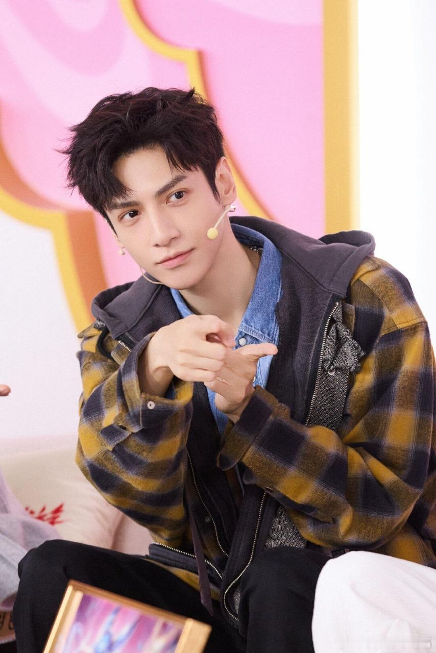 罗云熙简直就是名副其实的胜负欲满满的男人。遇到游戏脑子里去全是干劲嘞哈哈哈 