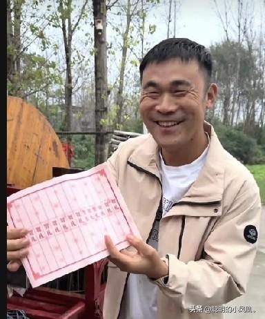 小故事！
     号外 号外，大家都来瞧一瞧，半熟 这老板的嘴脸，他拿着 记账