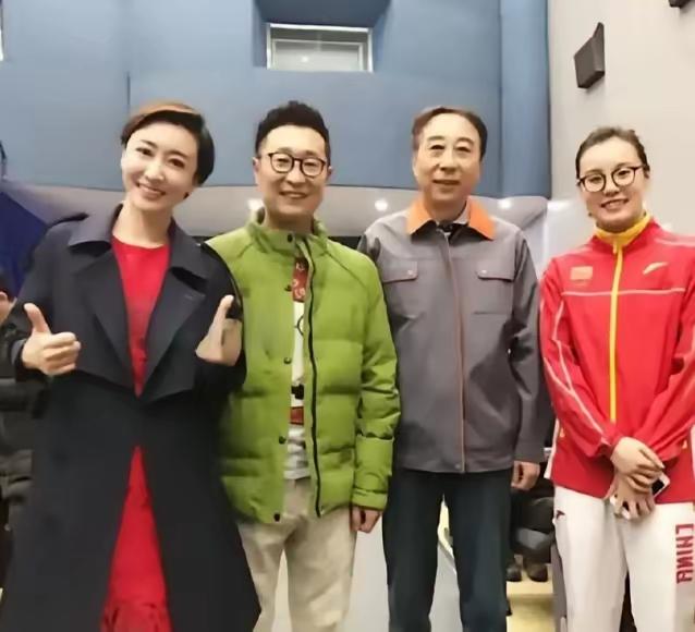 曾共同出演过2017年央视春晚小品《信任》的四位表演者同框：

清姿雅质、龙眉凤