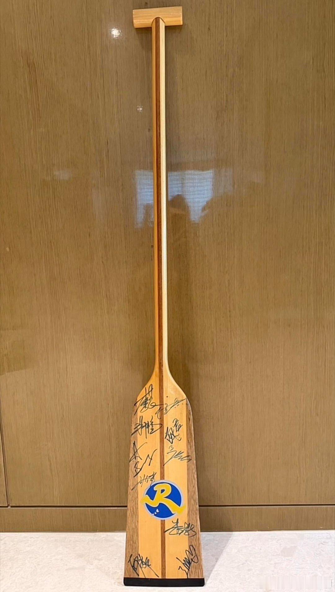 奔跑吧初代跑男划龙舟的浆！ 晨哥肯定也感受到了什么 所以选择现在把这张图放出来初