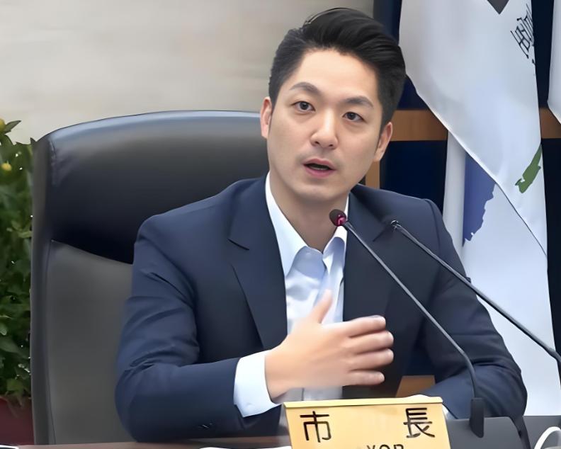 台湾政坛这片天，怕是要变了！岛内现在流传着一个预言：只要蒋万安 2026 年顺利