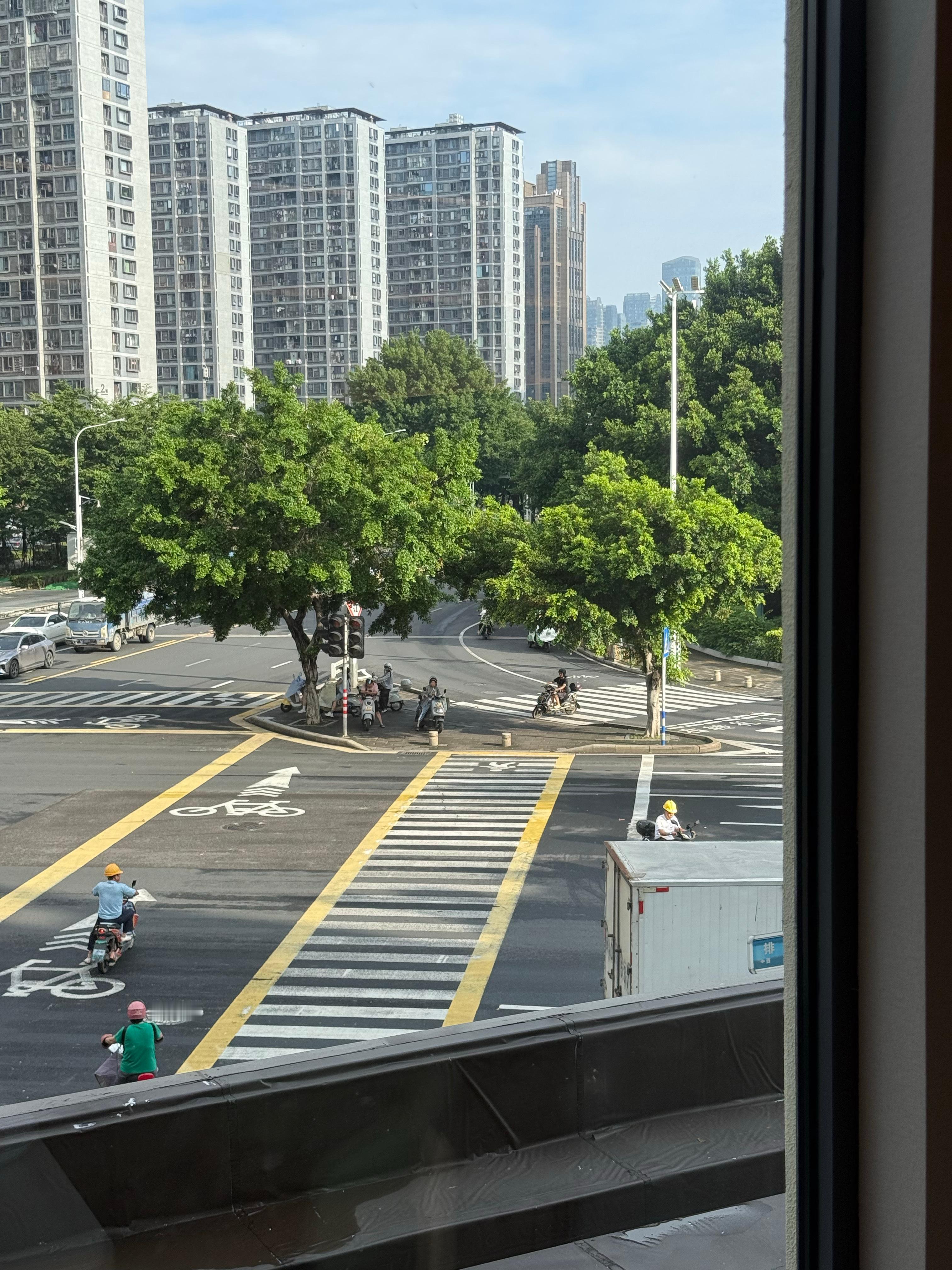 听说福州下了半个月的雨，结果今早起来天晴了，我是雨神萧敬腾的弟弟，晴儿 ​​​