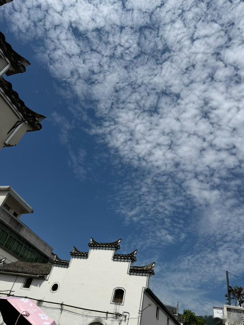 来李祖村，过一个悠长的下午，让快速的生活节奏按下暂停键。逛不完的世界超市在这里