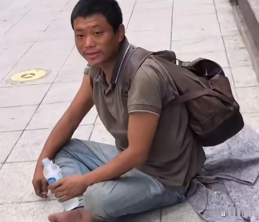 真的是每看一次
都会被这些“润人”逗笑，明明他们在国内都混不好。为什么会认为跑去