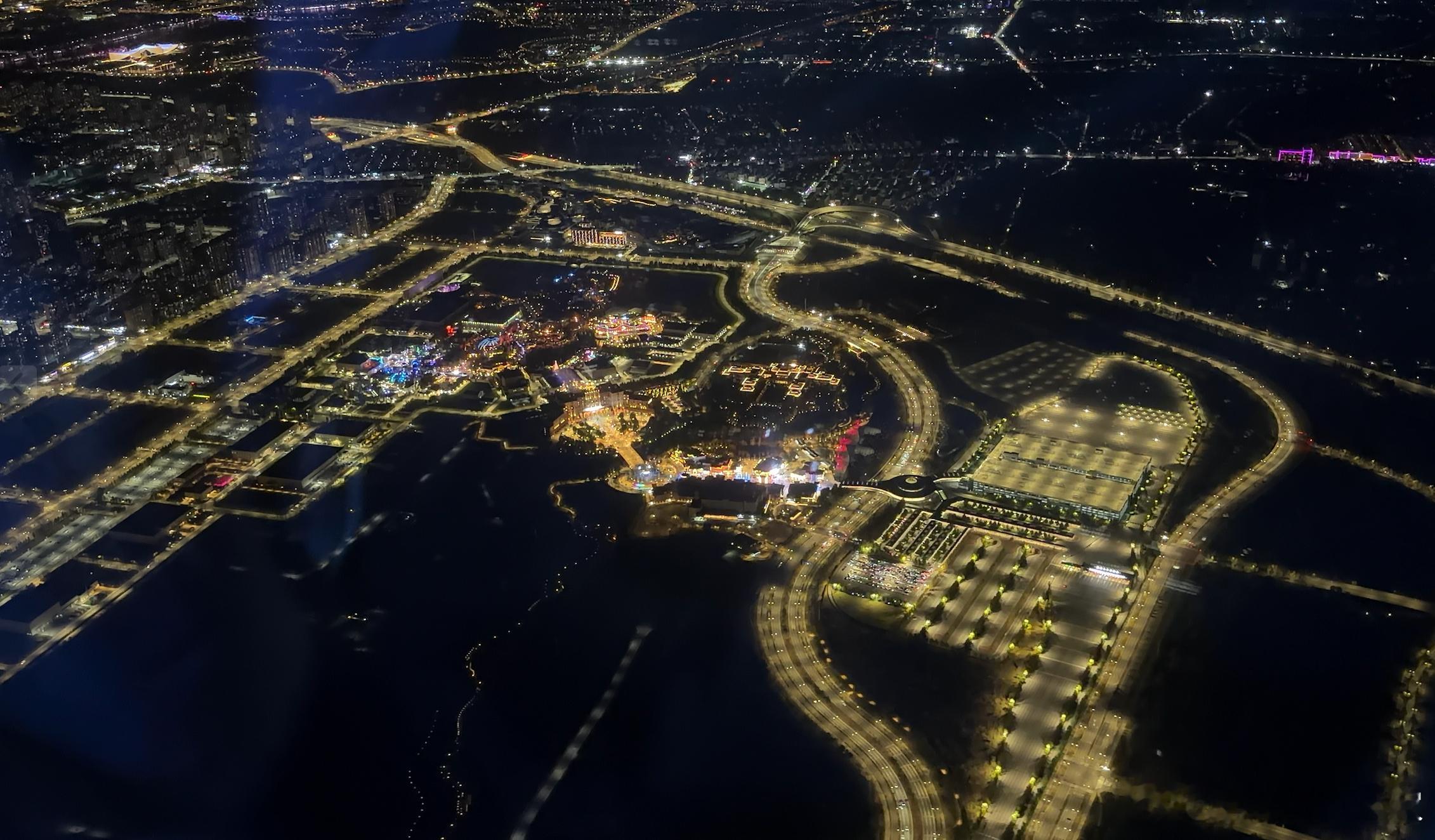 我看网上好多说看到极光的，甚至...然后我看了一下微信，我兄弟跟我说最近磁暴很强