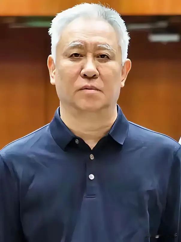 想想2万亿的价值，每天花10万要5万年才花得完！
想想2万亿的窟窿，背后是数百万