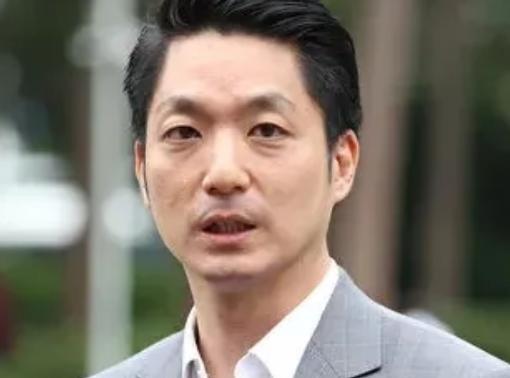 台北市市长、蒋介石曾孙——蒋万安直接把话撂下了！他当着媒体的面斩钉截铁地表示，自