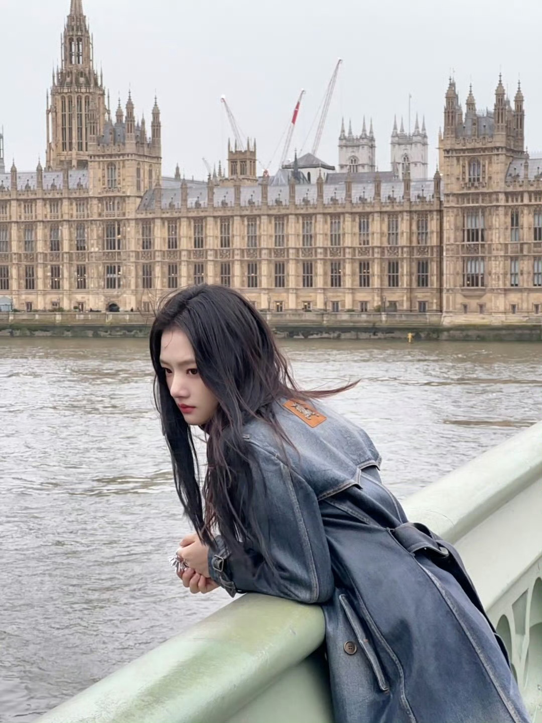 任敏G社生图只能说任敏当个网红模特是够格的，只可惜剧里摄像机360度，350度不