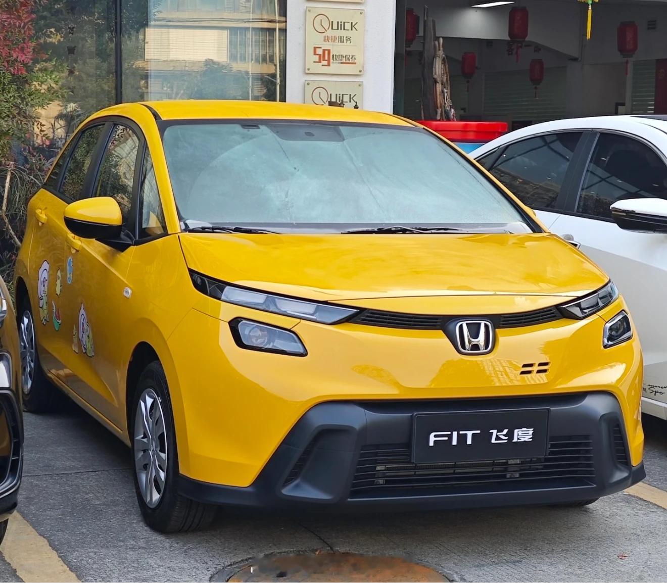 今儿去本田打探了一下，关于飞度：1. 限量3000台，现在订单1000+，并没有