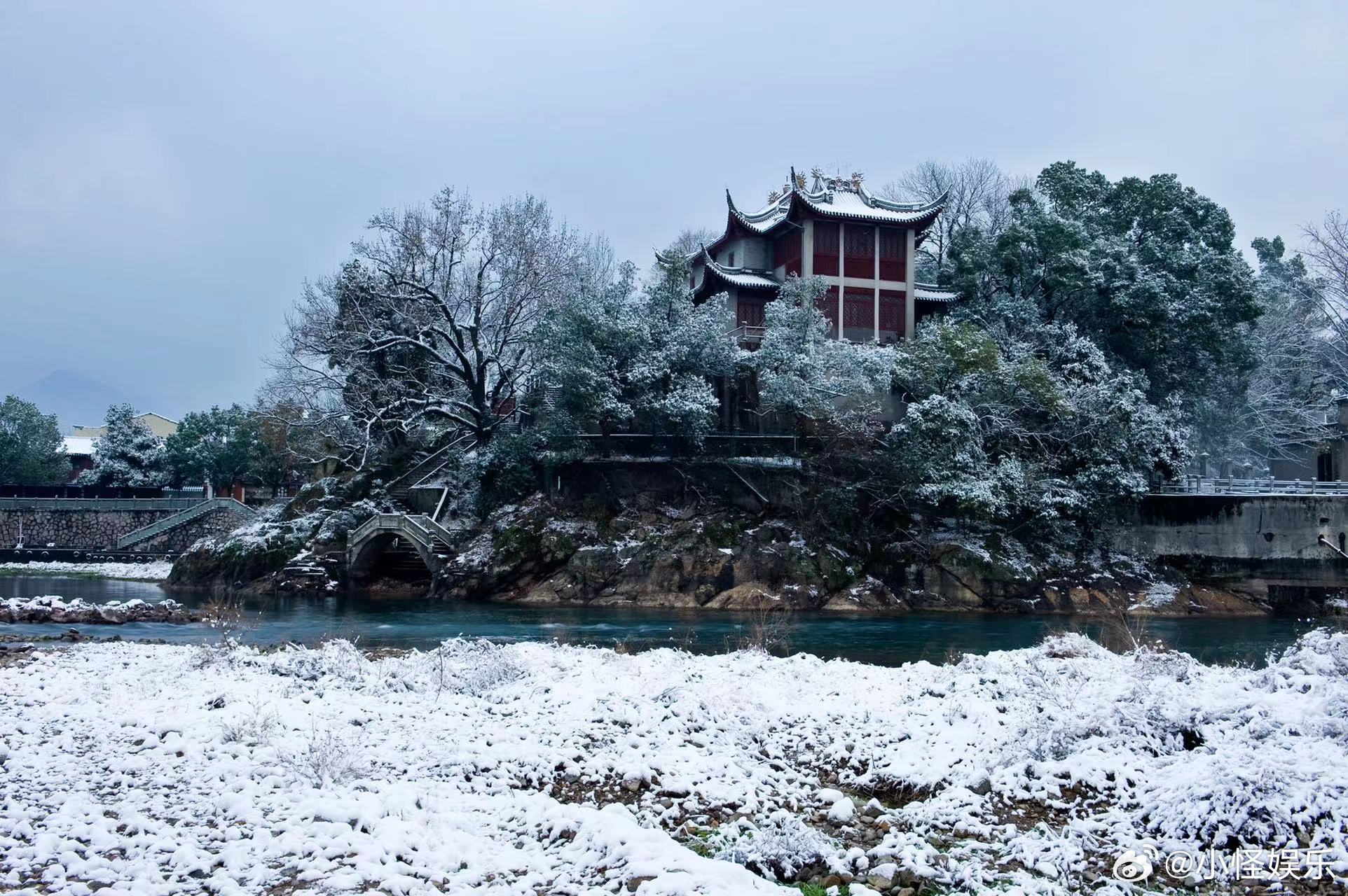 雪窦山千年银杏将进入最佳观赏期在雪窦山等个人来 风掠过雪窦山，千年银杏正酝酿一场