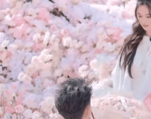 #黄子韬守孝三年不公布喜事#黄子韬曾说过父亲去世三年守孝期，不公布喜讯，守孝期过