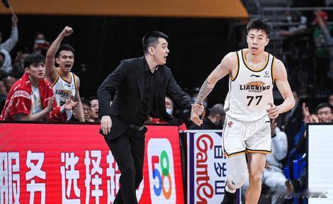 张镇麟转会上海这事最近闹得沸沸扬扬，还有传言说他和杨鸣不和。不过张镇麟接受央视篮
