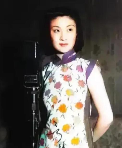 1966年，“京剧皇后”言慧珠，上吊前，她牵着11岁的儿子，跪在丈夫俞振飞面前：