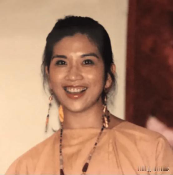 “她是我最中意的儿媳妇”，李嘉诚高度评价一豪门千金，她却不当豪门阔太，远赴新疆种