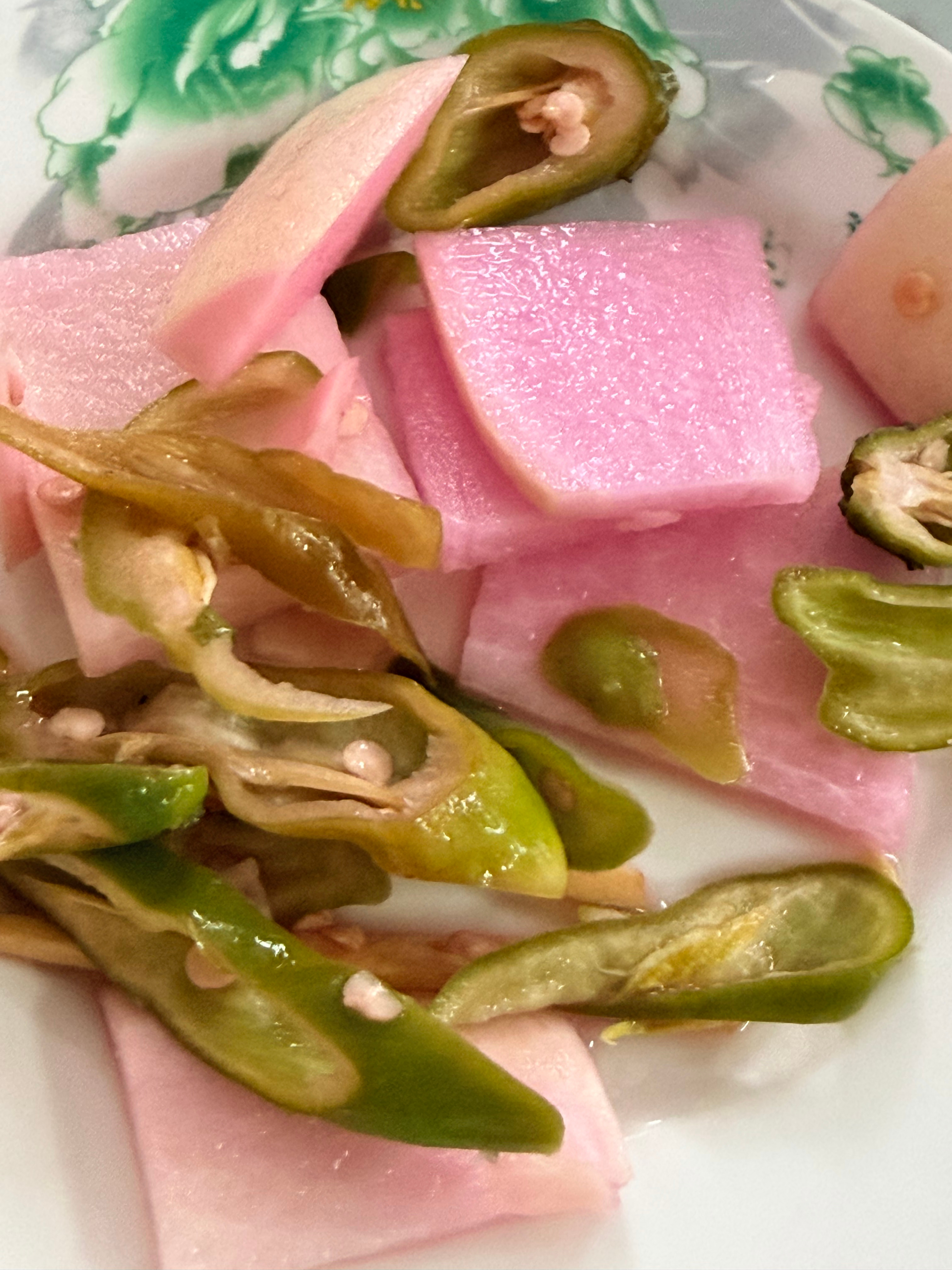 简简单单吃个早餐。路上正想着今天吃点啥，走到公司门口就接到同事电话，那就一起吃个