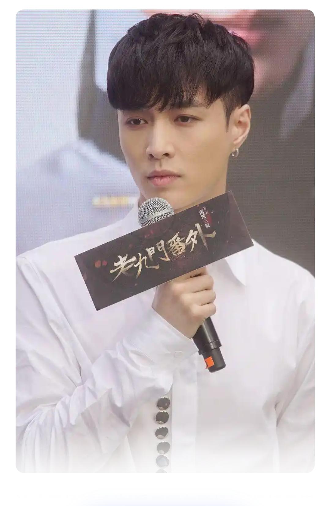 张艺兴改编《大花轿》竟引发全民模仿热，连原唱火风都隔空喊话求“上轿”，这究竟是怎