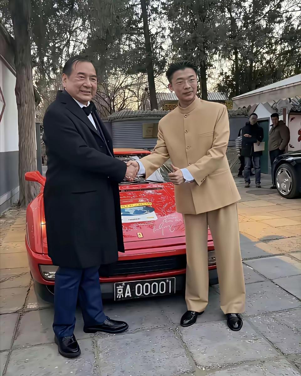 很多人看到现在的郭有才心里都酸溜溜的，人家小学文凭，仅凭翻唱一首歌就爆火网络，现