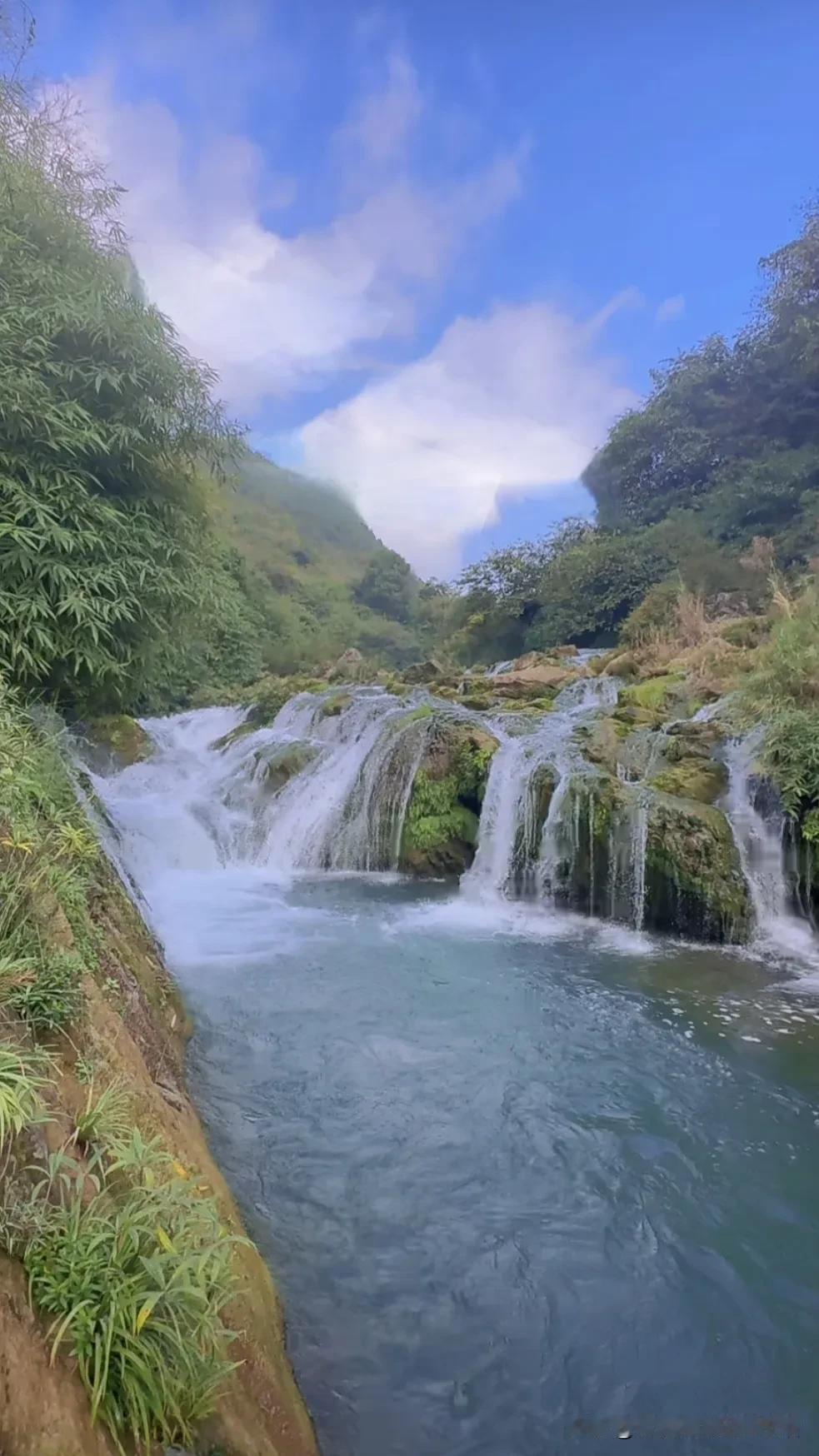 晒晒你相册里最新的一张风景照山美水美风景美。