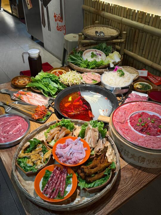 在淄博你敢信 我吃这一桌只要两位数