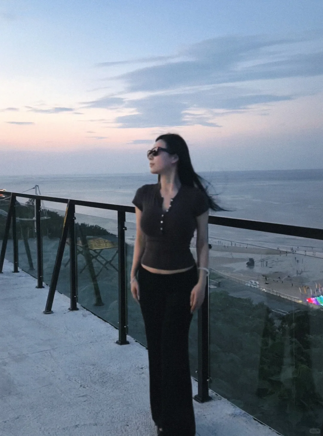 来海边发汗了