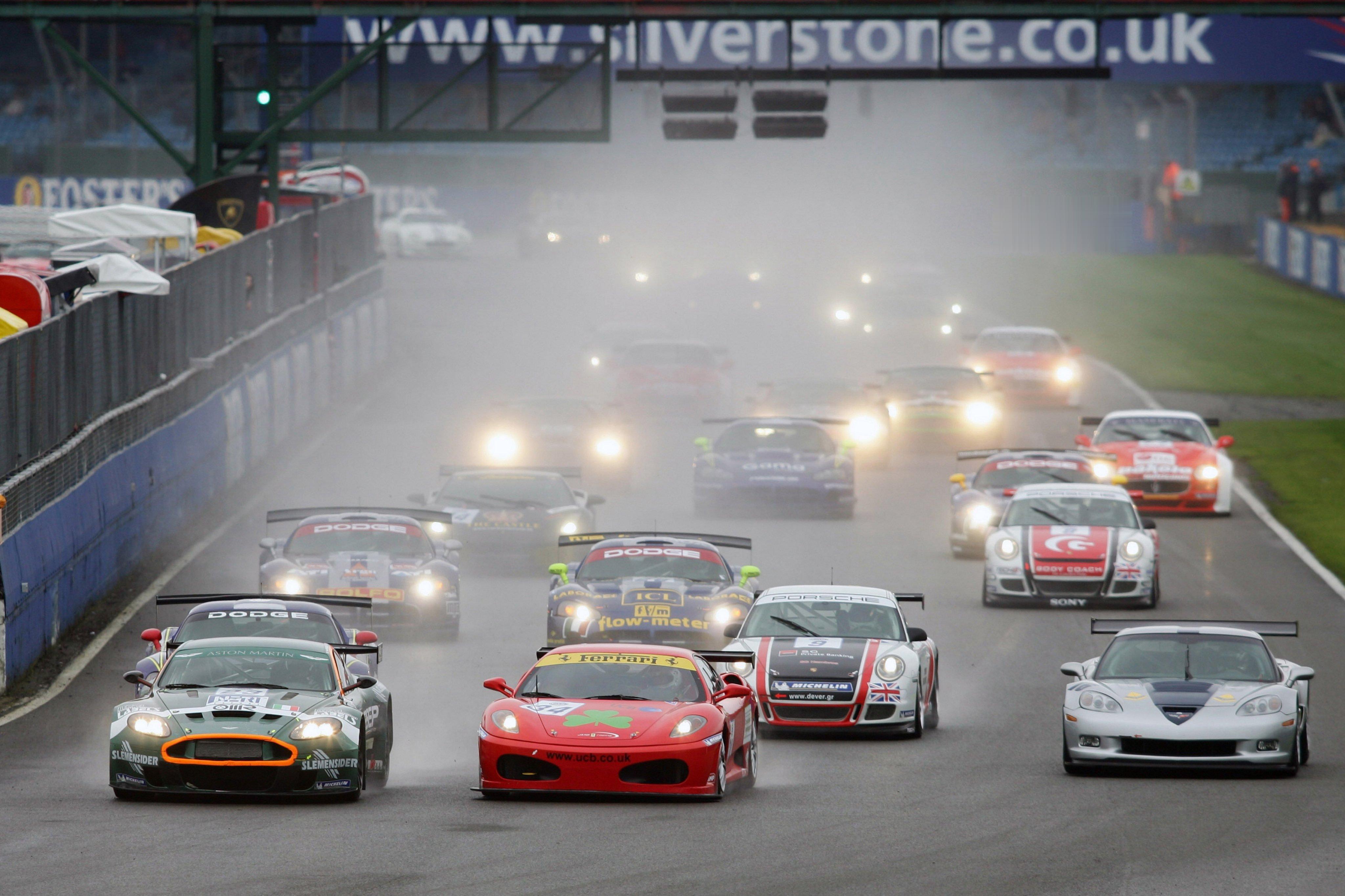 属于GT3规格的20周年纪念。2006年5月6日，在潮湿的银石赛道上，共有42台
