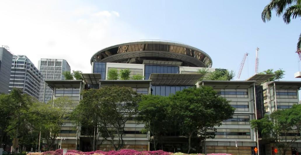 【称交往期间女友自愿送钱 分手后男子被判偿还32万】一名女子与男友交往期间，几乎