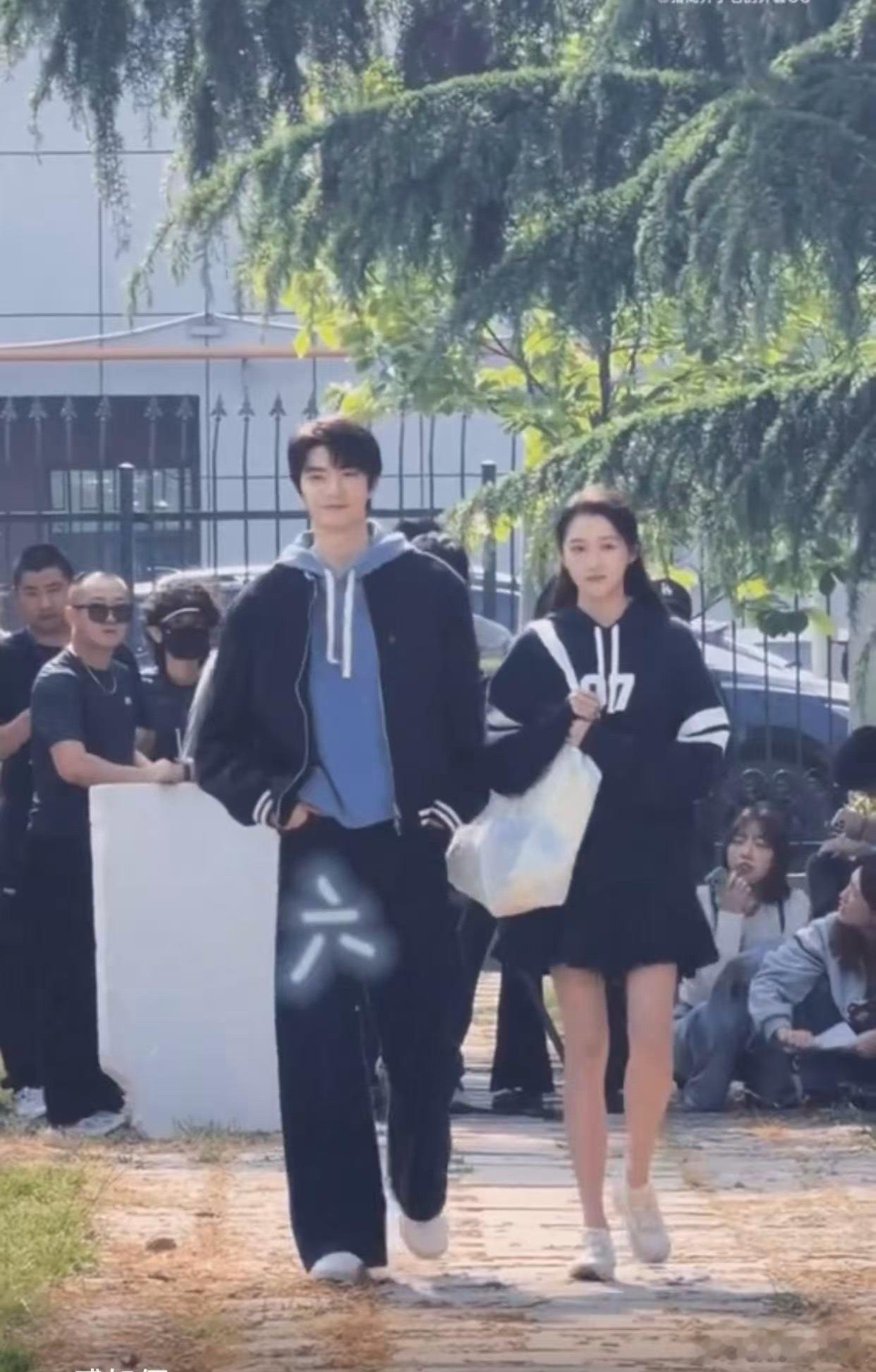 真的没人觉得关晓彤的颜值有点配不上人家林一吗 