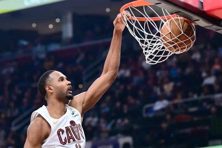 骑士拒绝公牛队的逆转，哈登 砍36分7篮板和9助攻，单核带队取胜。

米切尔眼睛