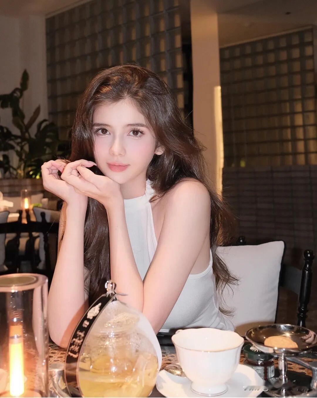 高配版Angelababy！真正的人间尤物。
O'sullivan Xuan M