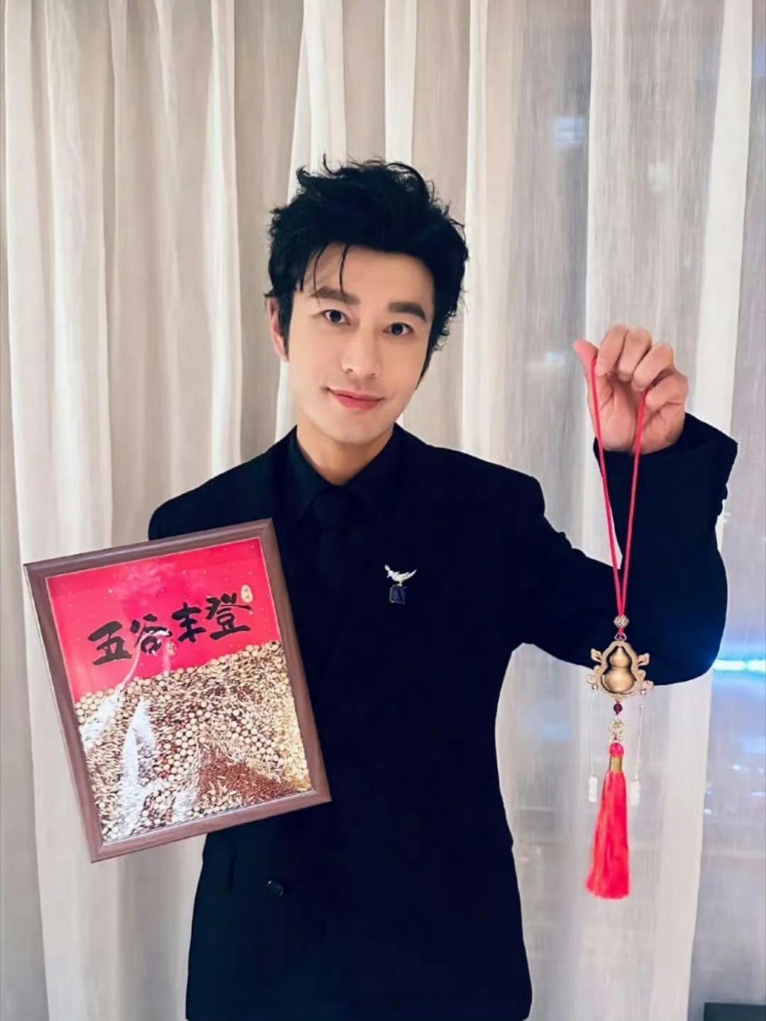 黄晓明拟录取上戏博士黄晓明竟然真的拟录取博士了 他真的好有毅力和魄力 