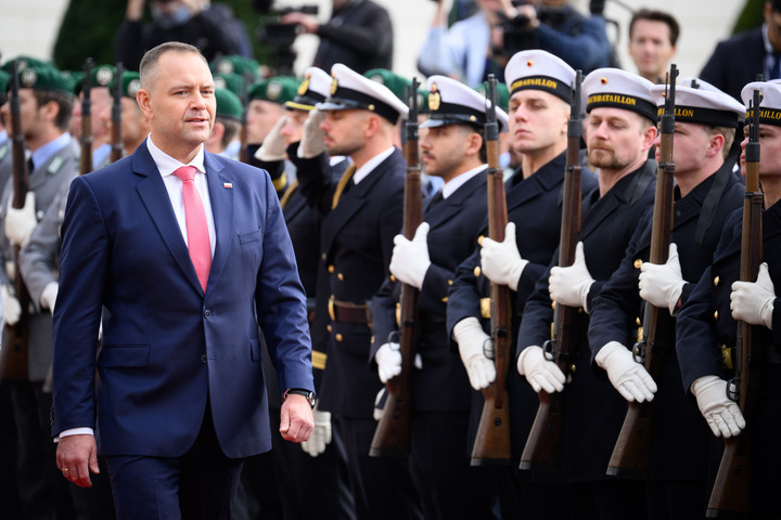 #波兰政府公开指责总统背叛#【外媒：波兰政府公开指责总统“背叛”】据法新社3月1