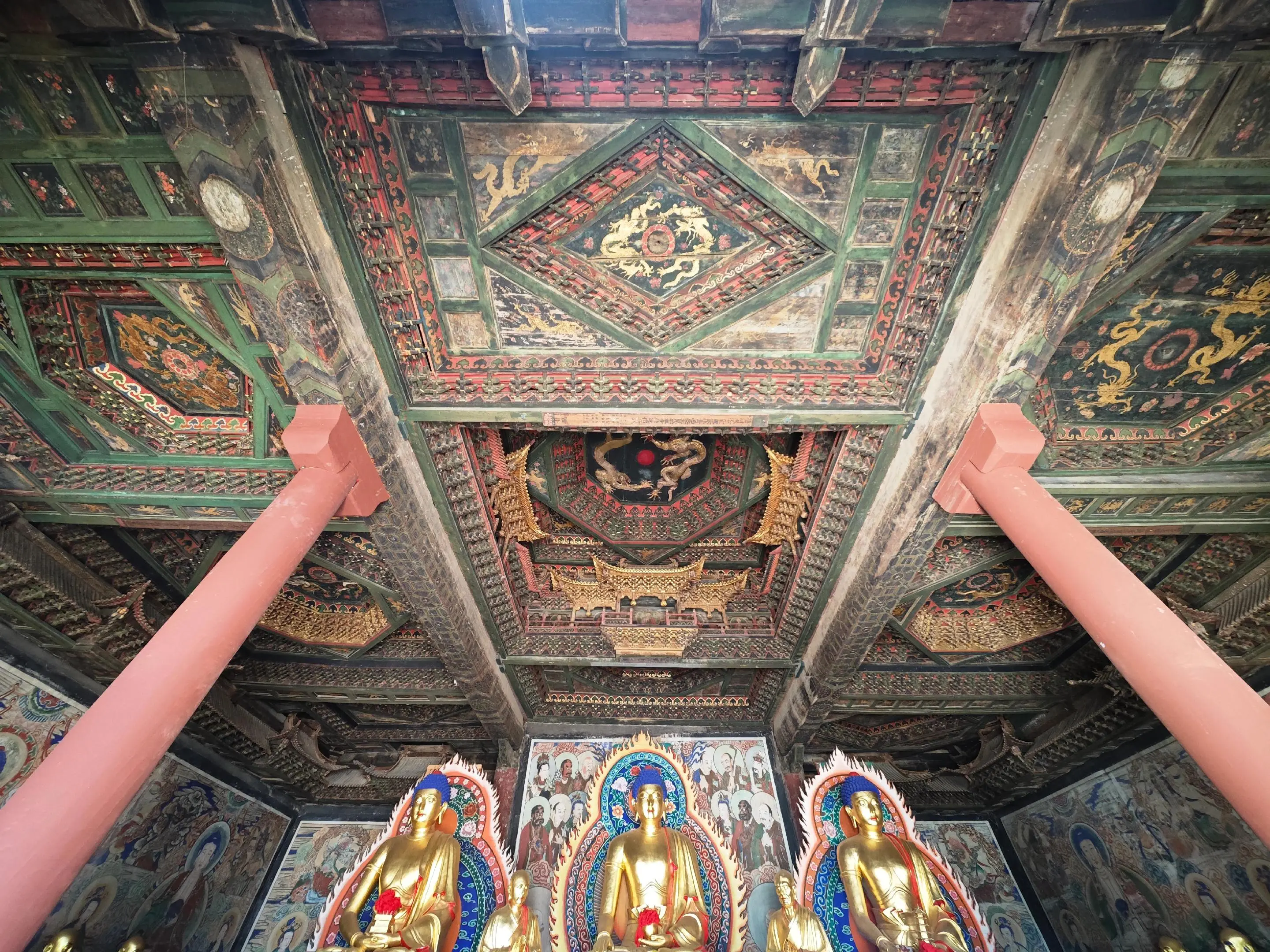 净土寺 大同博物馆。净土寺两绝:金代木雕藻井，门前辽代披头散发狮子。在...