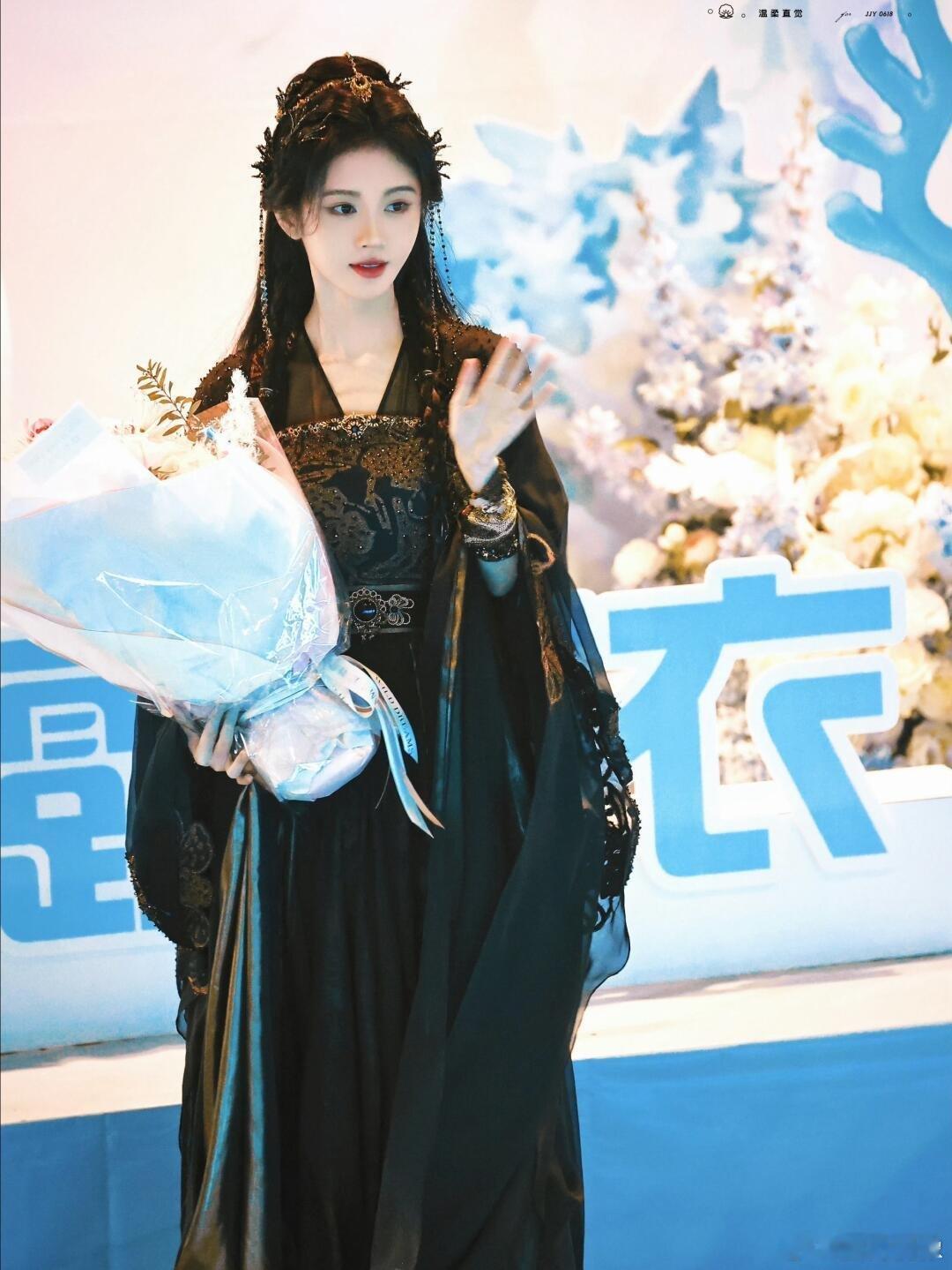 鞠婧祎陈都灵曾舜晞田嘉瑞妆造 鞠婧祎曾舜晞陈都灵田嘉瑞妆造，男帅女美，绝对的颜值