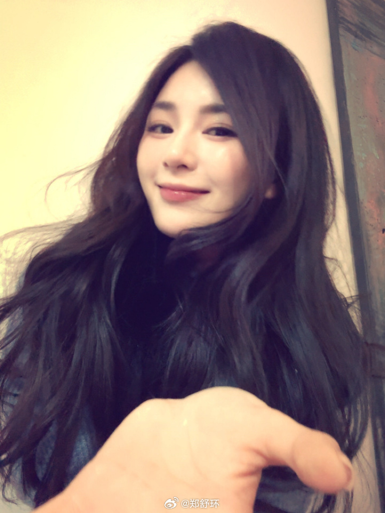 郑在干嘛 郑在用仅剩百分之四的手机电量更新你好2026一起开启幸运2026