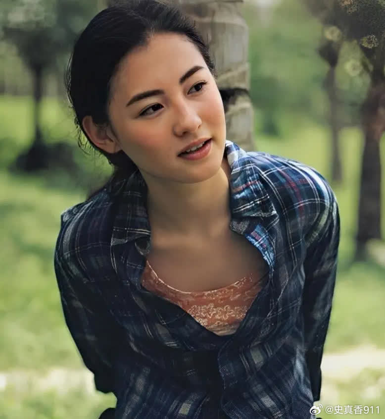 2018年，张柏芝突然生下了第三胎，而在张柏芝三胎生父之迷还无解时，殊不知，她的