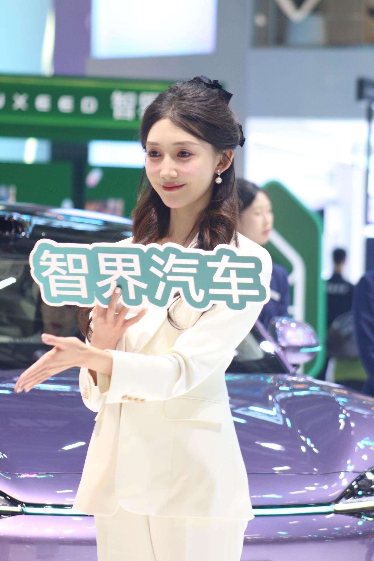 高颜值车模 广州车展重磅首发 2025广州车展打卡指南 谁说车展只看车？今年顶流