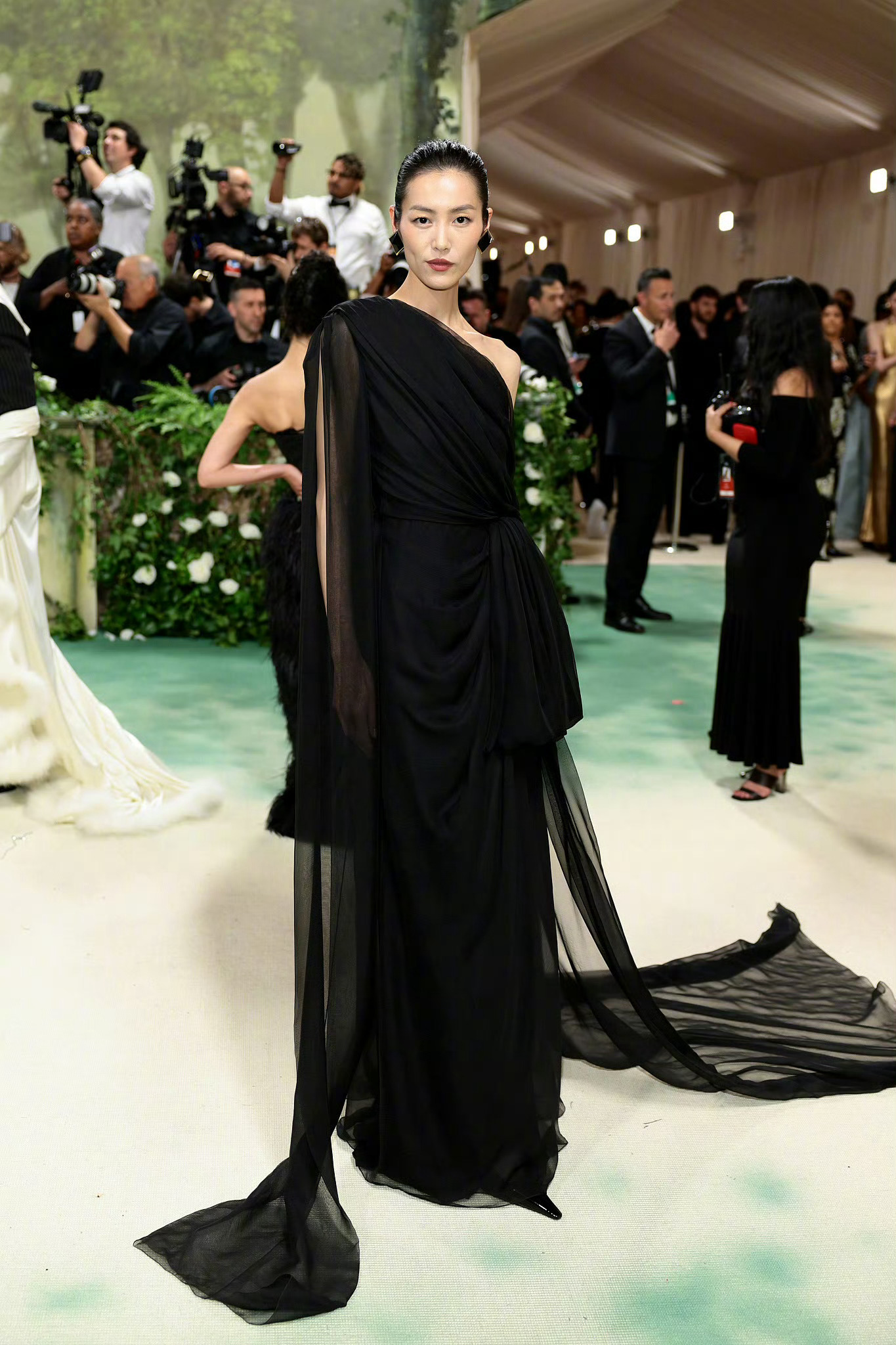 没记错的话刘雯应该是参加 Met Gala 这一盛典最多的亚洲面孔，她每一次的亮