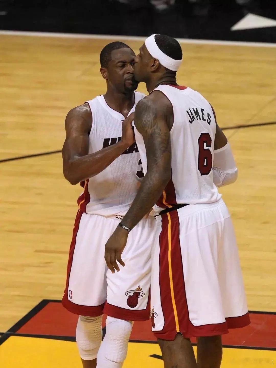 韦德和詹姆斯的兄弟情，绝对是NBA历史上最难得的关系之一。很多球员曾经并肩作战，